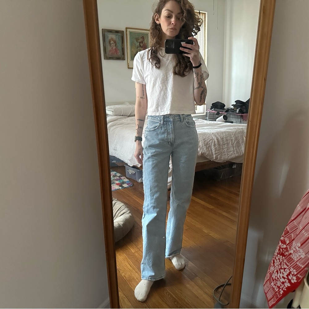 abercrombie and fitch 90s high rise relaxed jean. light blue wash, size 26 / 2R